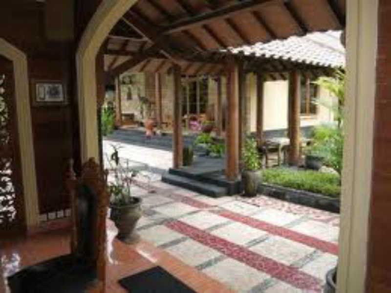 Hotel Ndalem Bantul à Yogyakarta Extérieur photo